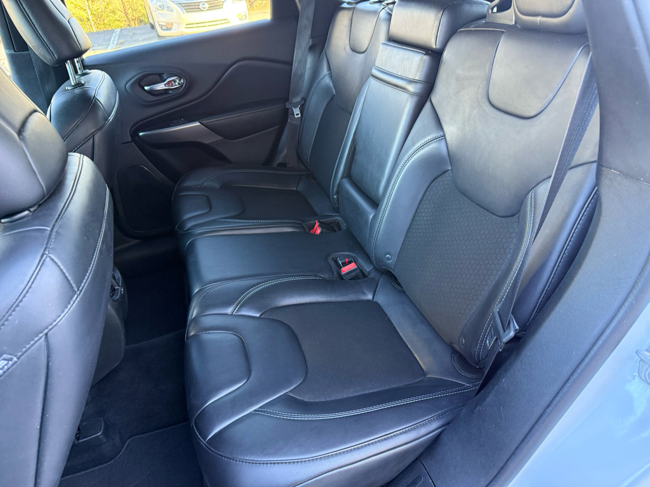 Used 2019 Jeep Cherokee Latitude Plus image 24