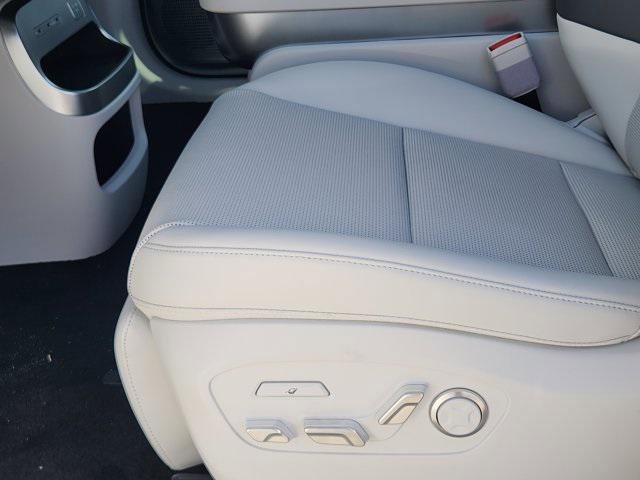 New 2026 Hyundai Ioniq 9 Limited image 17