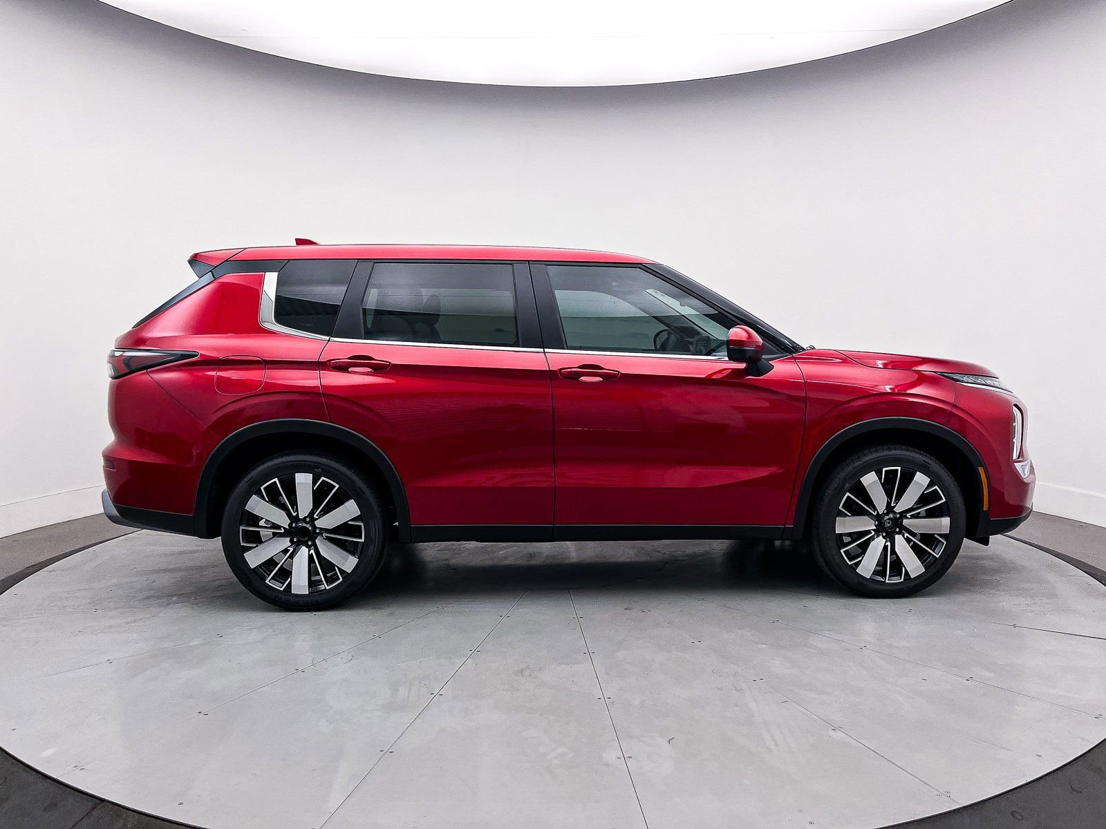 New 2025 Mitsubishi Outlander SE image 8