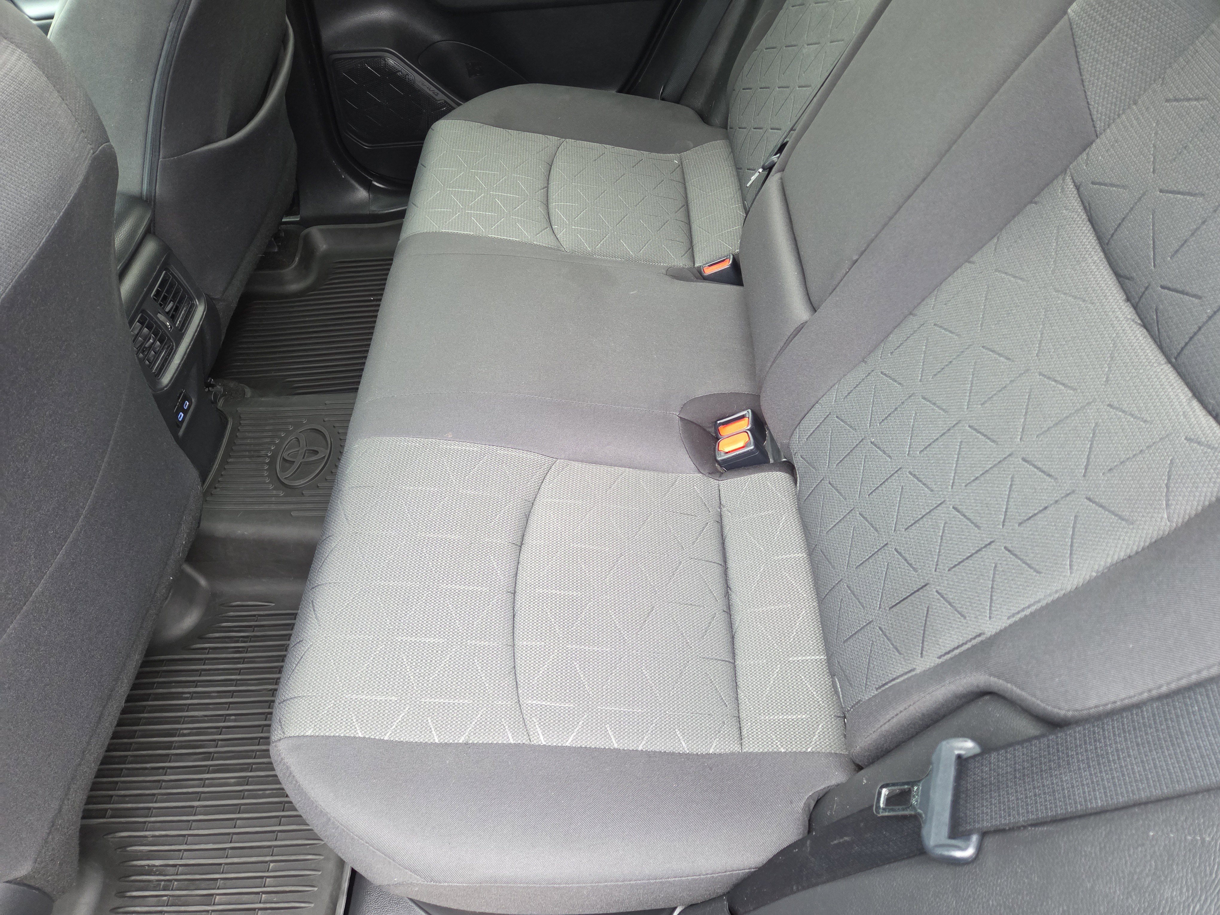 Certified 2022 Toyota RAV4 XLE w/ Convenience Package image 18