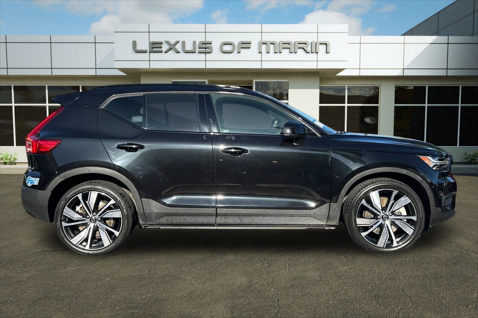 Used 2021 Volvo XC40 P8 Recharge w/ Advanced Package AWD/4WD image 7
