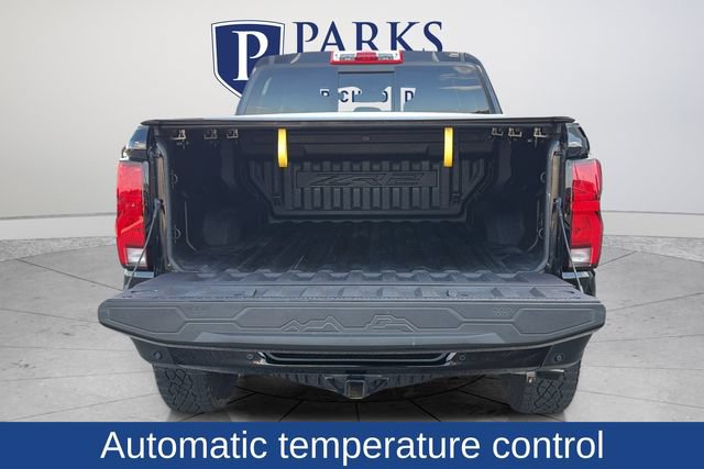 Used 2024 Chevrolet Colorado ZR2 w/ ZR2 Convenience Package III AWD/4WD image 19