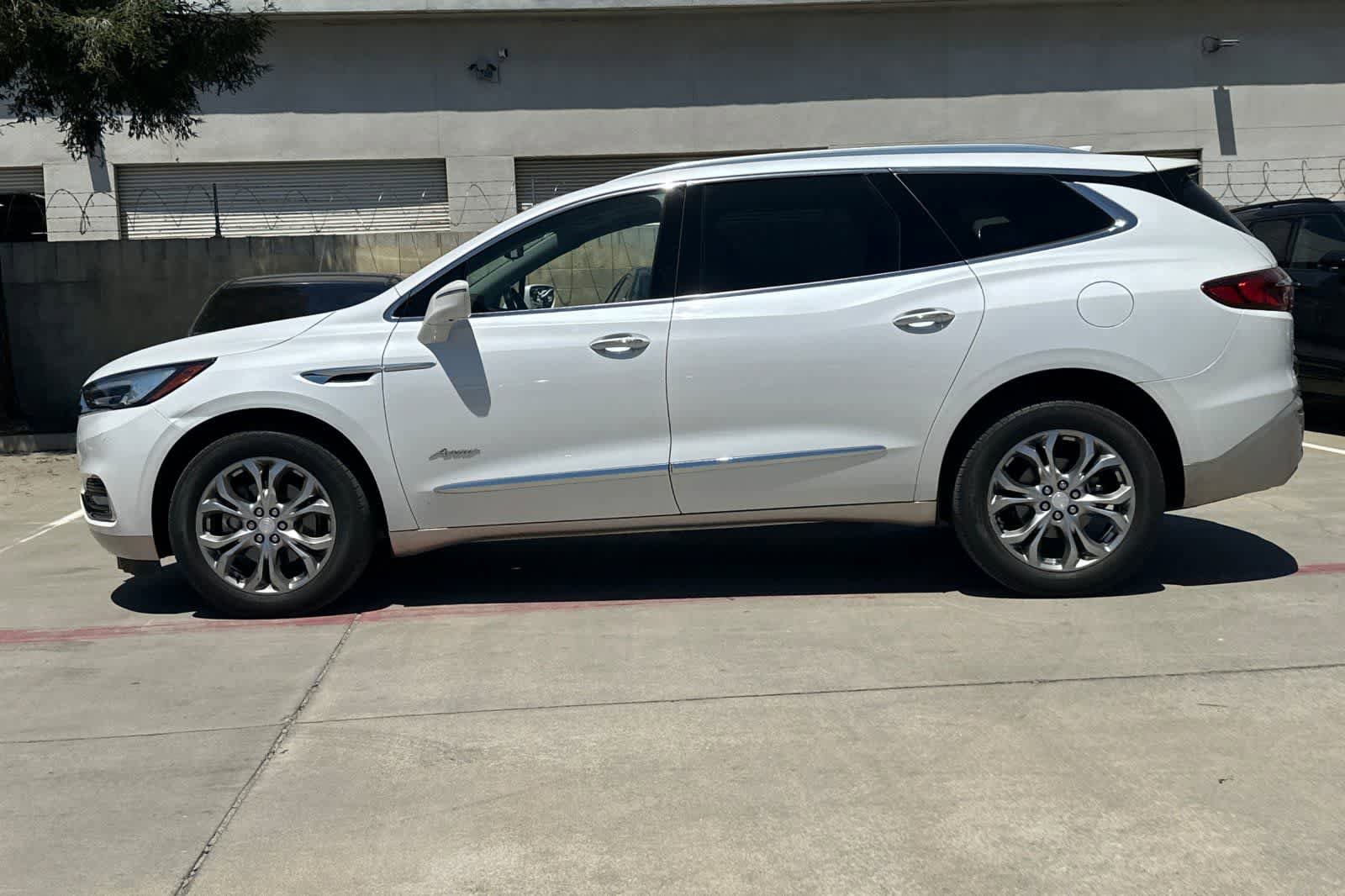 Used 2018 Buick Enclave Avenir w/ Avenir Technology Package AWD/4WD image 6