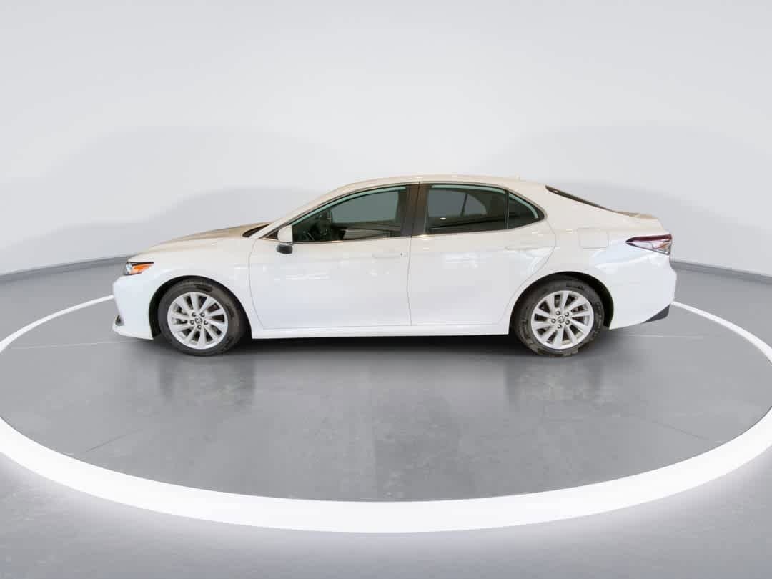 Used 2022 Toyota Camry LE w/ Cold Weather Package image 5