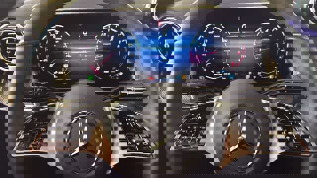 Used 2025 Mercedes-Benz GLC 300 4MATIC image 15