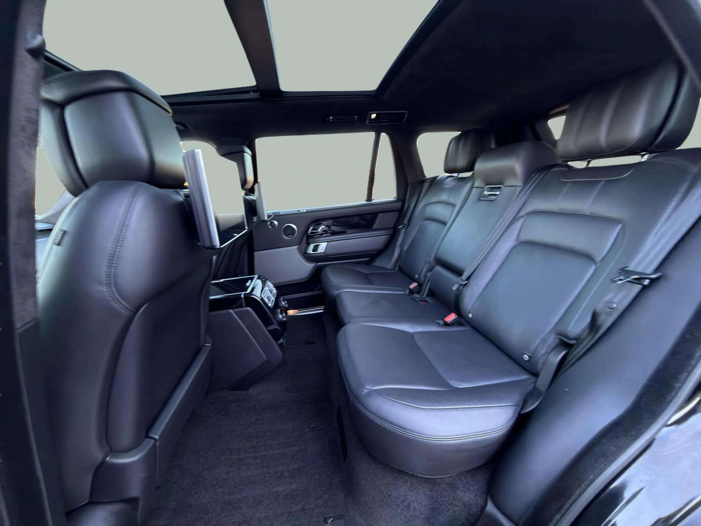 Used 2021 Land Rover Range Rover P525 Westminster Edition LWB image 15