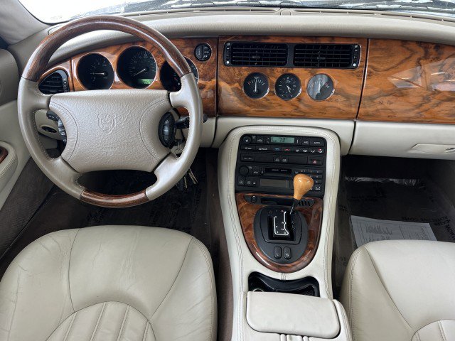 Used 1999 Jaguar XK8 Convertible image 17