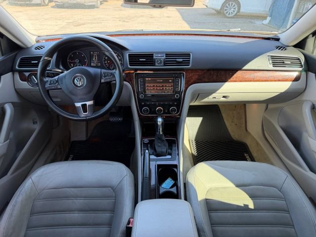 Used 2012 Volkswagen Passat TDI SEL Premium image 11