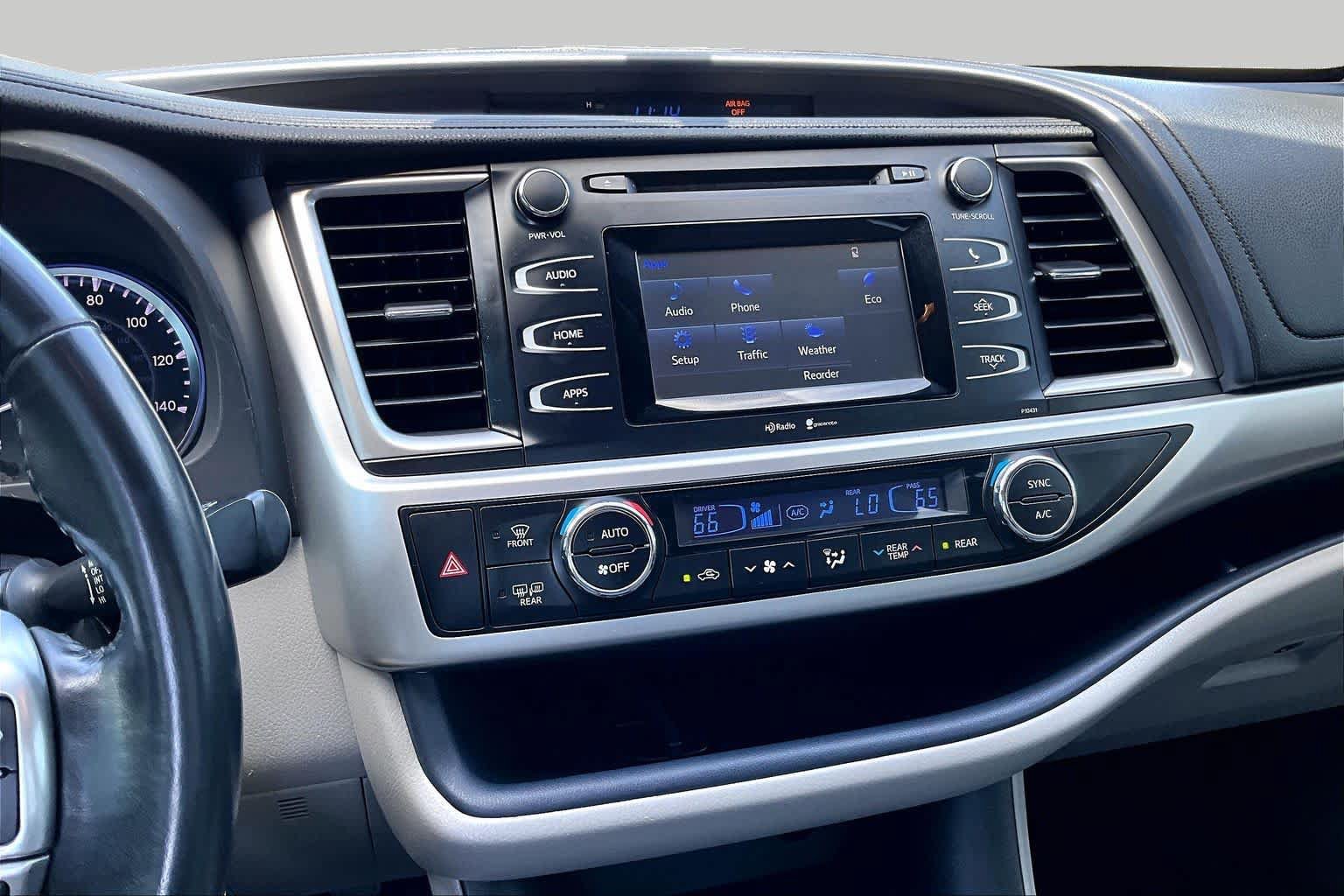 Used 2015 Toyota Highlander Plus FWD image 6
