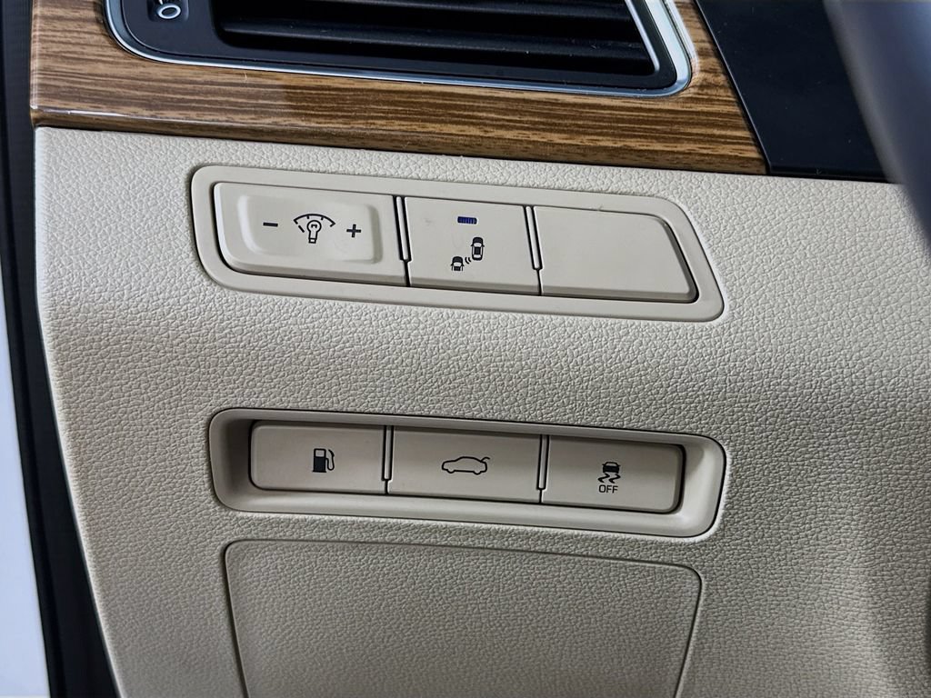 Used 2015 Hyundai Sonata Limited w/ Option Group 05 FWD image 16