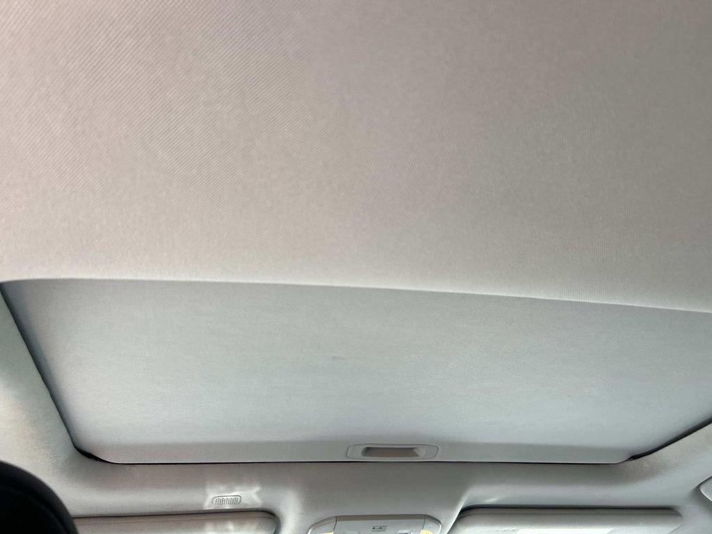 Used 2021 Toyota Highlander XLE FWD image 30