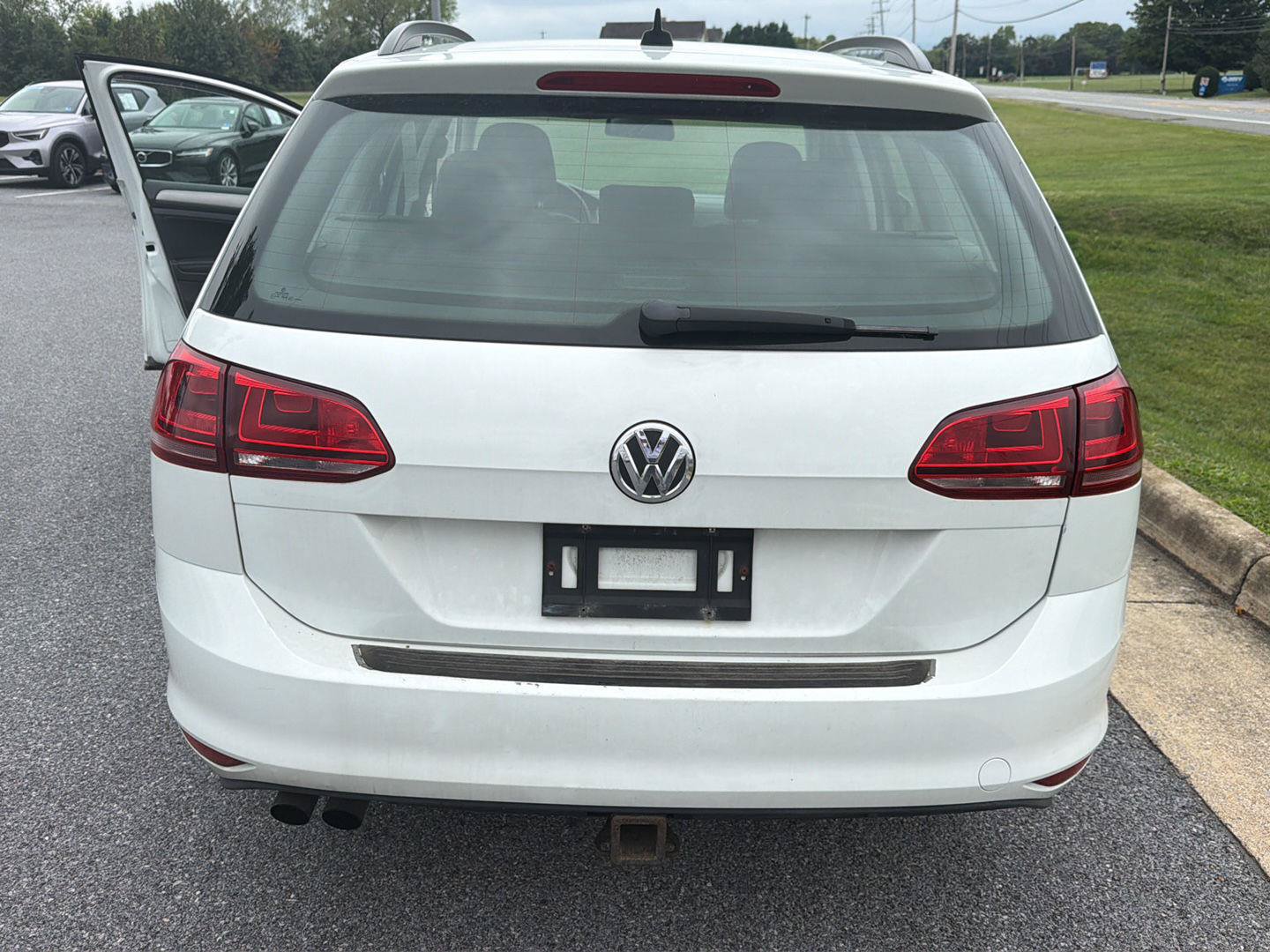 Used 2015 Volkswagen Golf S FWD image 17