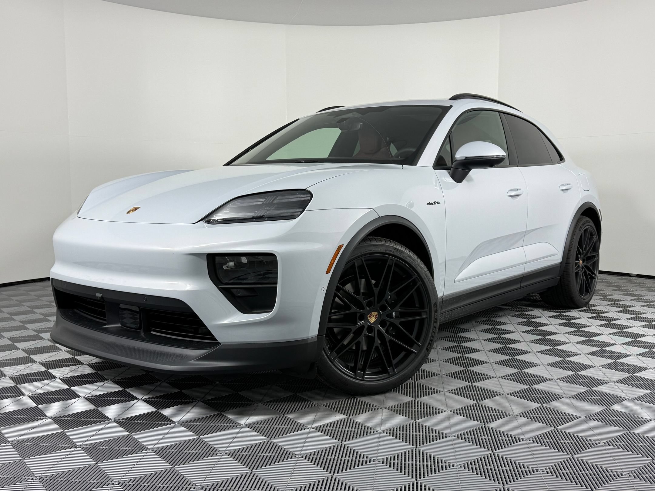 Certified 2026 Porsche Macan Electric RWD image 1