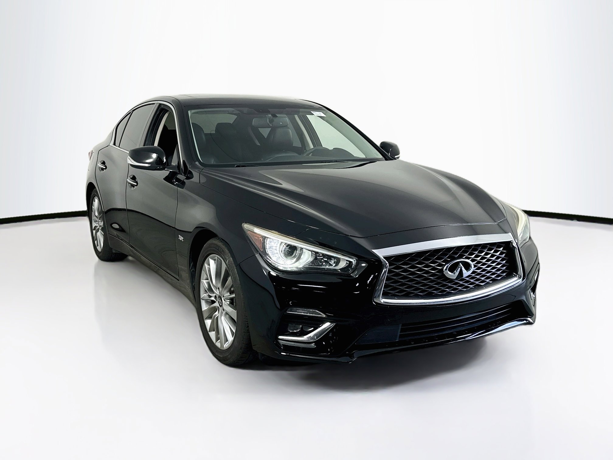 Used 2019 INFINITI Q50 Luxe w/ Essential Package (3.0T Luxe) image 3