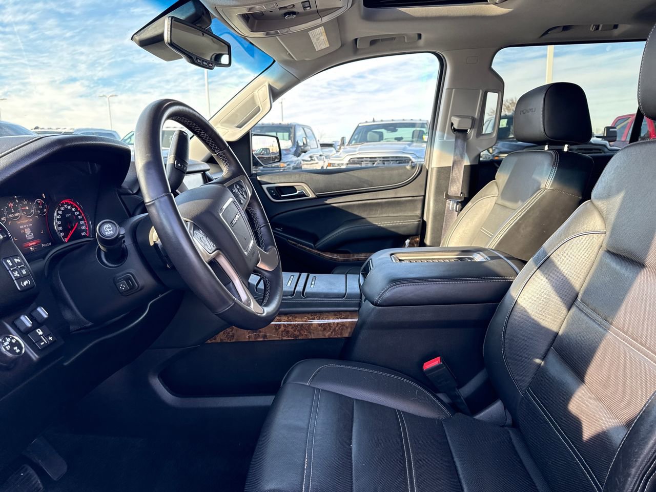 Used 2015 GMC Yukon XL Denali w/ Premium Package image 13