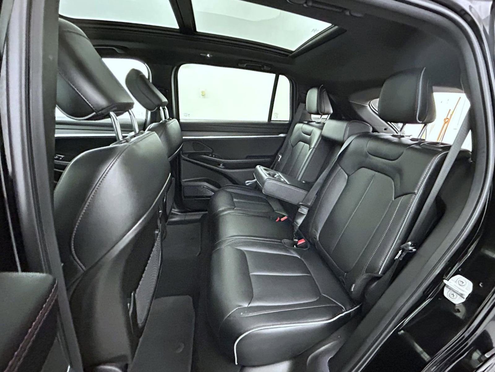 Used 2025 Jeep Wagoneer S Limited image 18