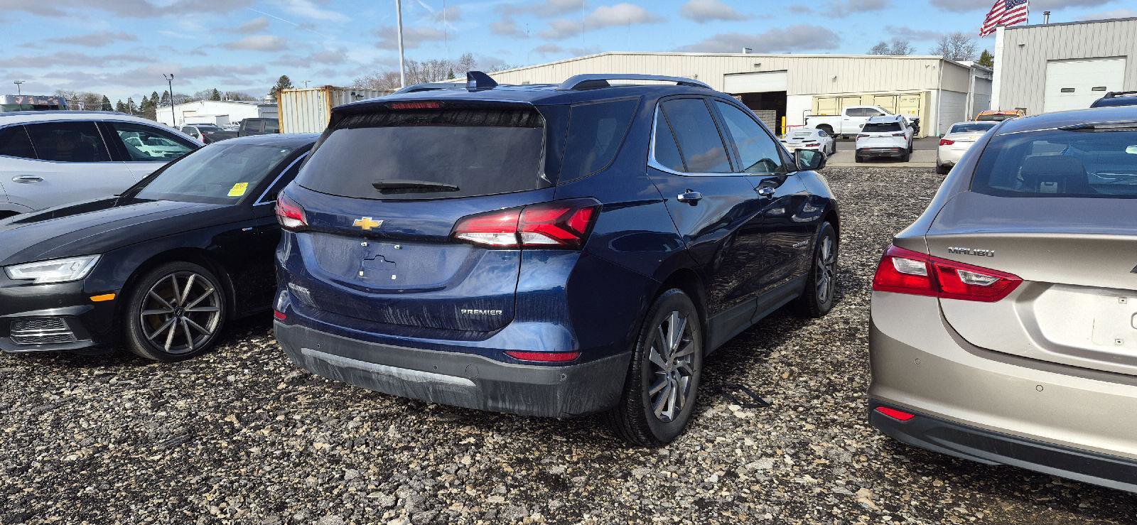 Used 2023 Chevrolet Equinox Premier image 2
