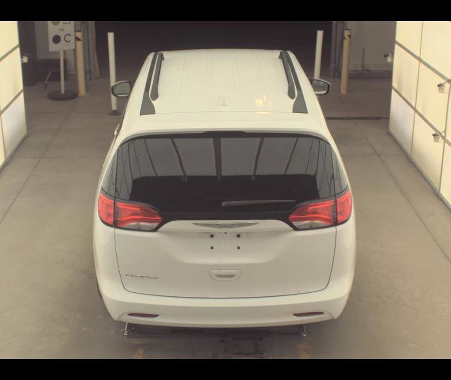 Used 2017 Chrysler Pacifica Touring image 9