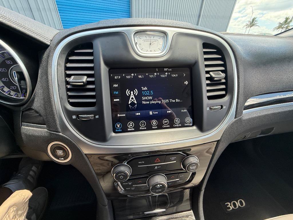 Used 2017 Chrysler 300 Limited RWD image 11