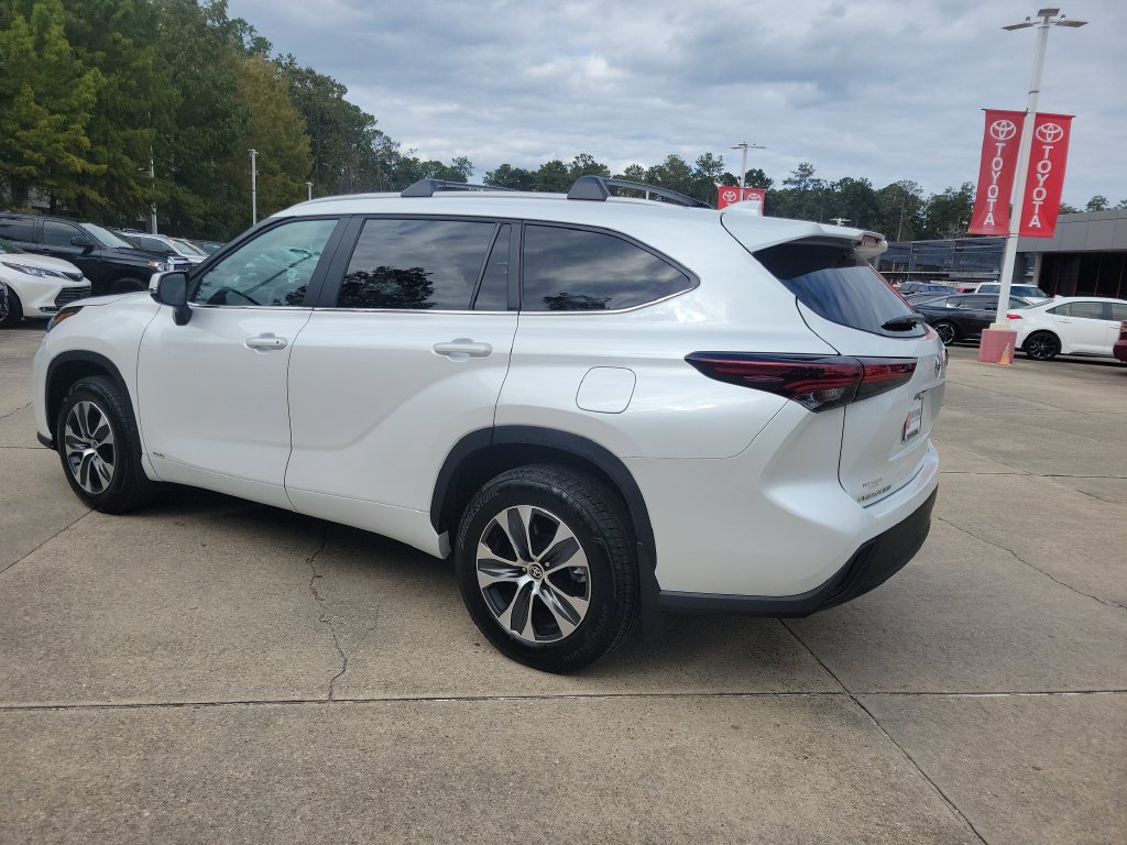 Certified 2026 Toyota Highlander XLE AWD/4WD image 3