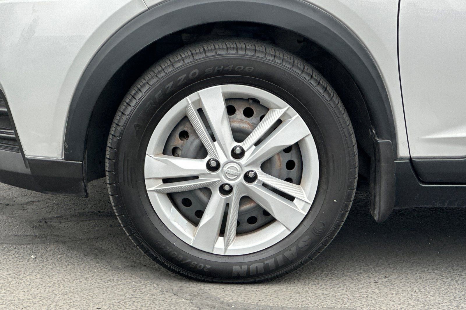 Used 2019 Nissan Kicks S FWD image 25