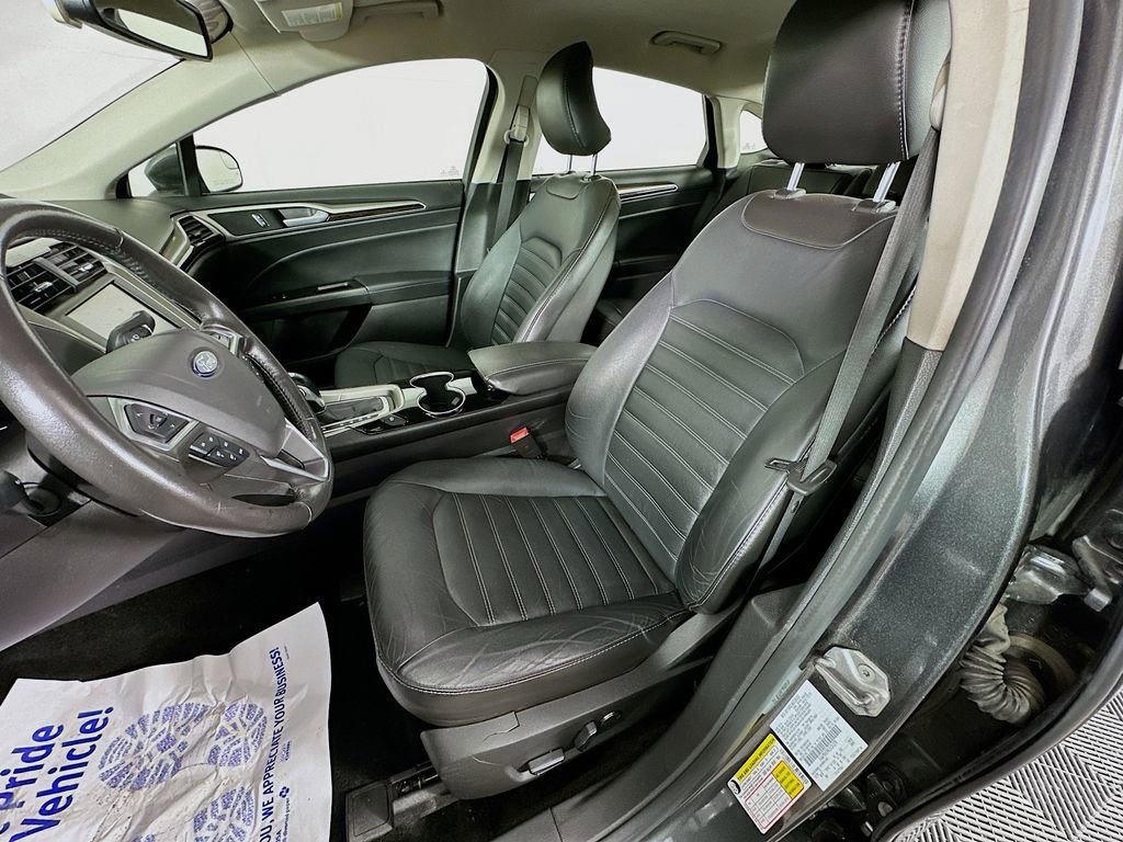 Used 2016 Ford Fusion SE w/ Equipment Group 202A image 24