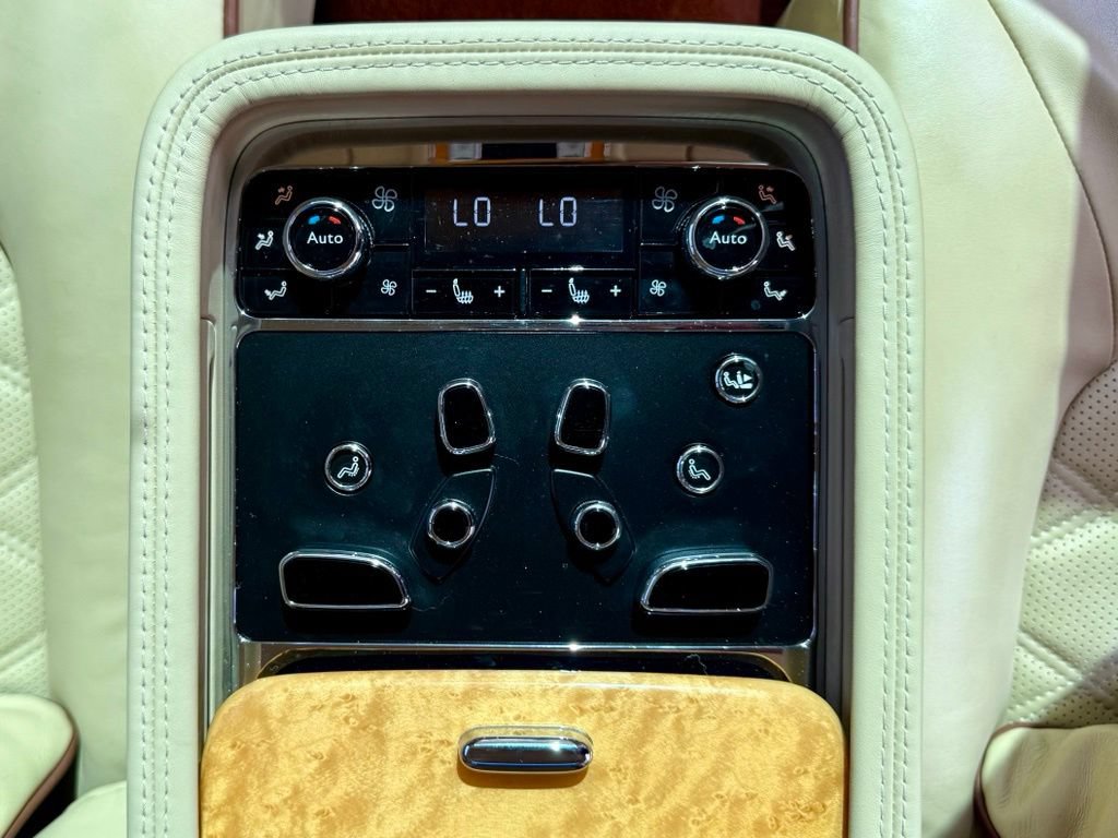 Used 2016 Bentley Mulsanne RWD image 51