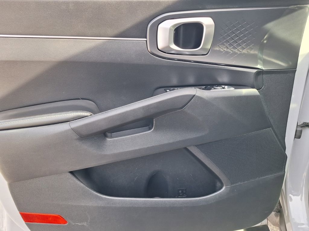 Used 2025 Kia Sorento S image 31