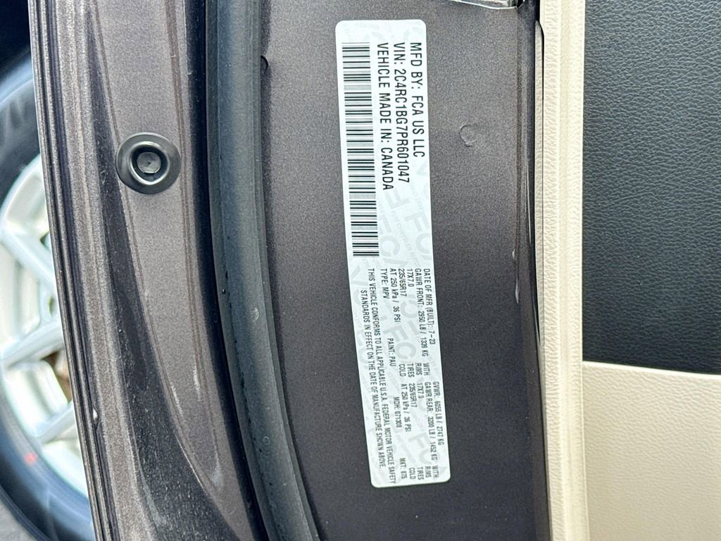 Used 2023 Chrysler Pacifica Touring-L FWD image 33