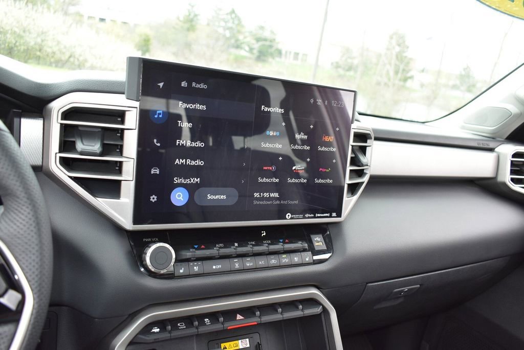 Used 2024 Toyota Tundra Limited AWD/4WD image 19