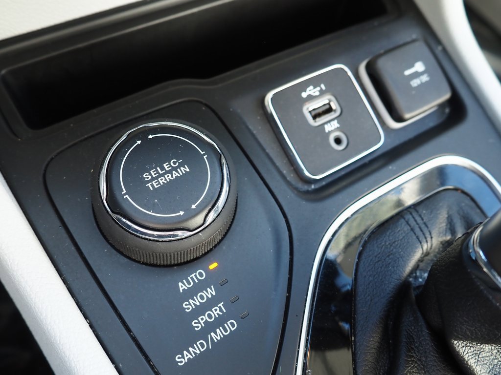 Used 2022 Jeep Cherokee Limited image 24