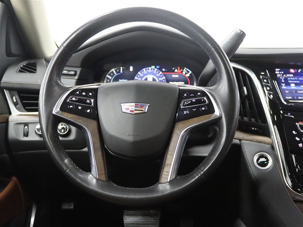 Used 2020 Cadillac Escalade ESV Luxury w/ LPO, Radiant Package AWD/4WD image 28