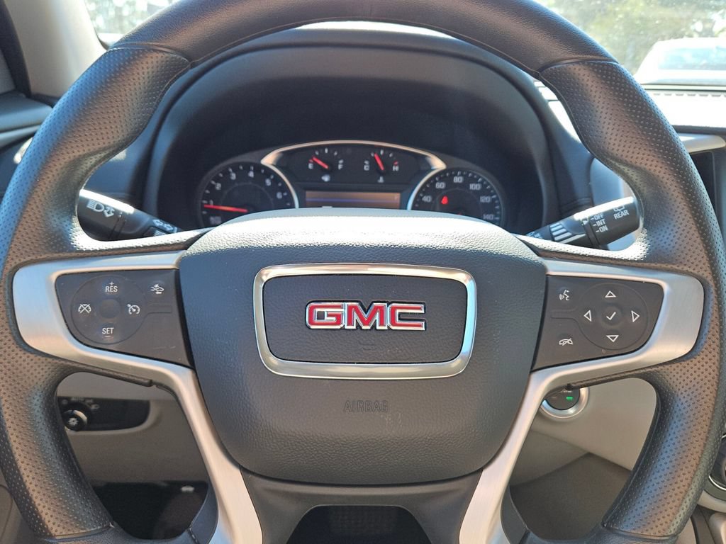 Used 2024 GMC Terrain SLE w/ Driver Convenience Package FWD image 20
