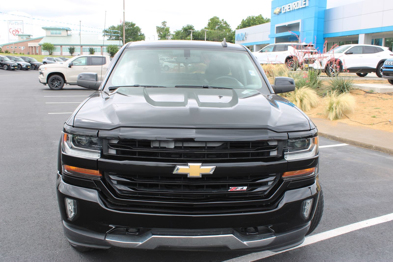 Used 2017 Chevrolet Silverado 1500 LT w/ All Star Edition AWD/4WD image 3
