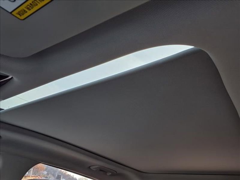 Used 2025 Kia Sportage SX image 24