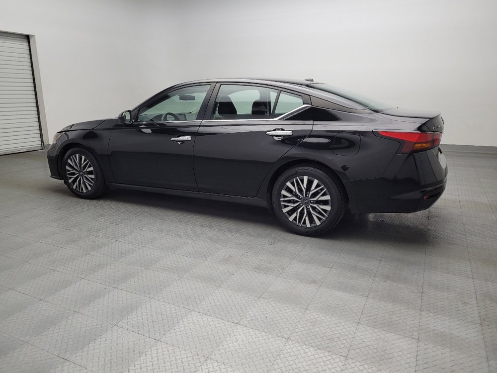 Used 2023 Nissan Altima 2.5 SV image 3