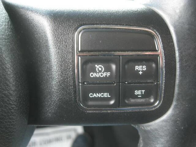 Used 2012 Jeep Grand Cherokee Laredo w/ Laredo E Group image 22