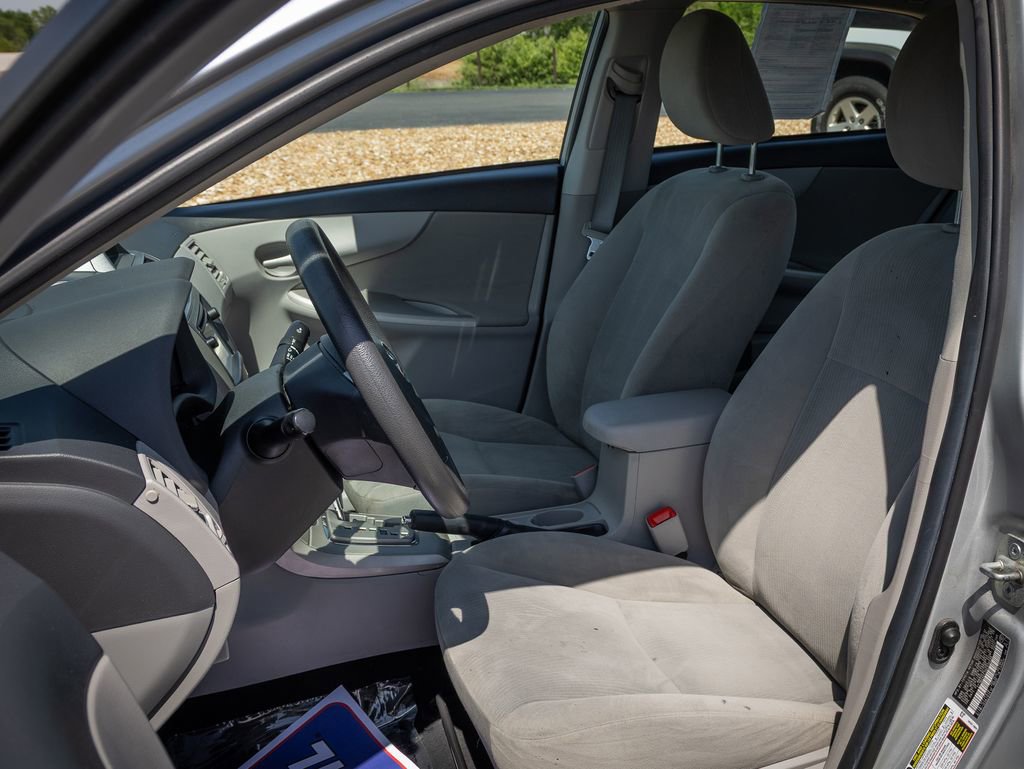 Used 2013 Toyota Corolla LE FWD image 16