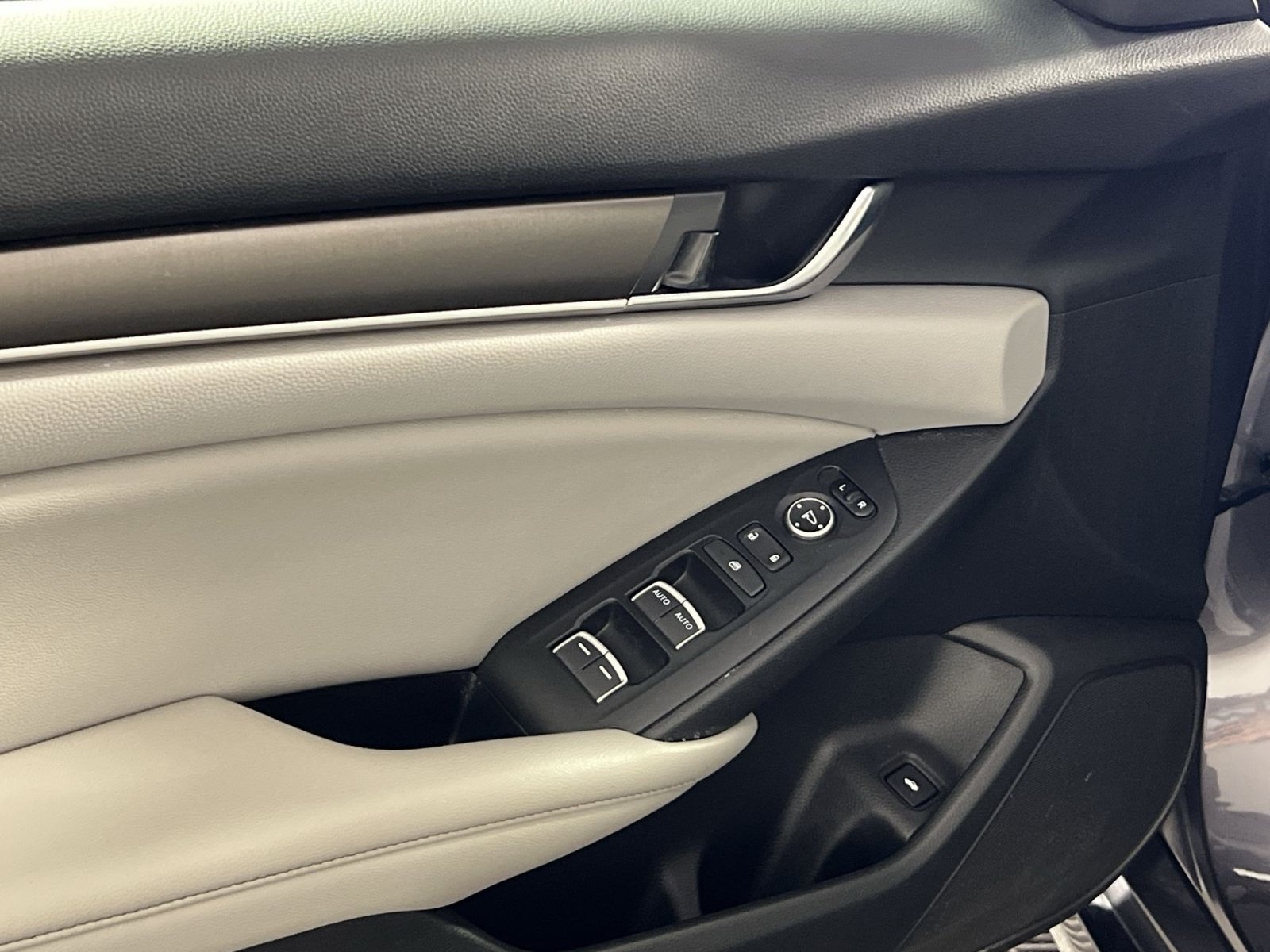 Used 2019 Honda Accord LX image 16