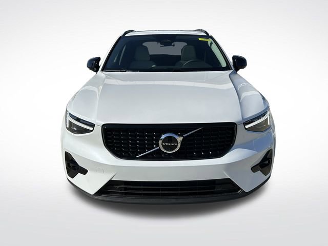 New 2026 Volvo XC40 B5 Plus w/ Climate Package image 4