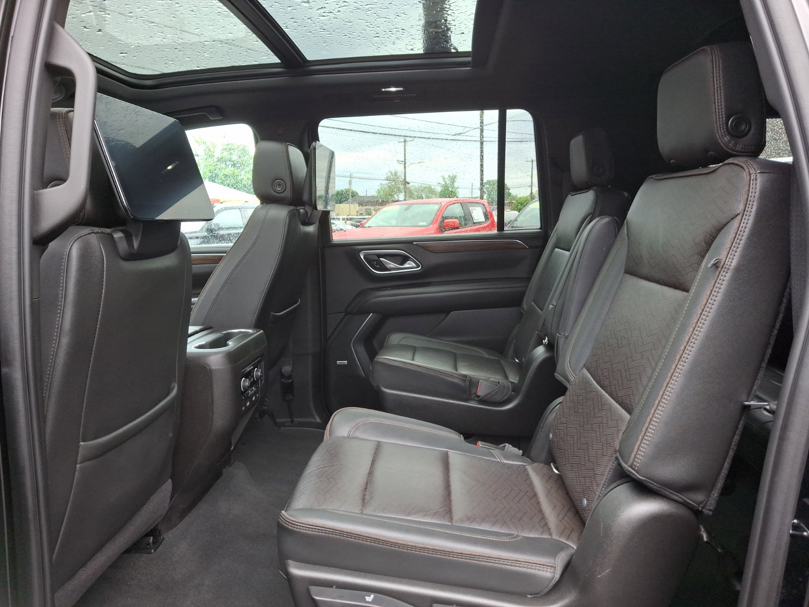 Used 2021 Chevrolet Suburban High Country w/ Premium Package AWD/4WD image 11
