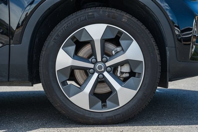 Certified 2025 Volvo XC40 B5 Plus AWD/4WD image 19
