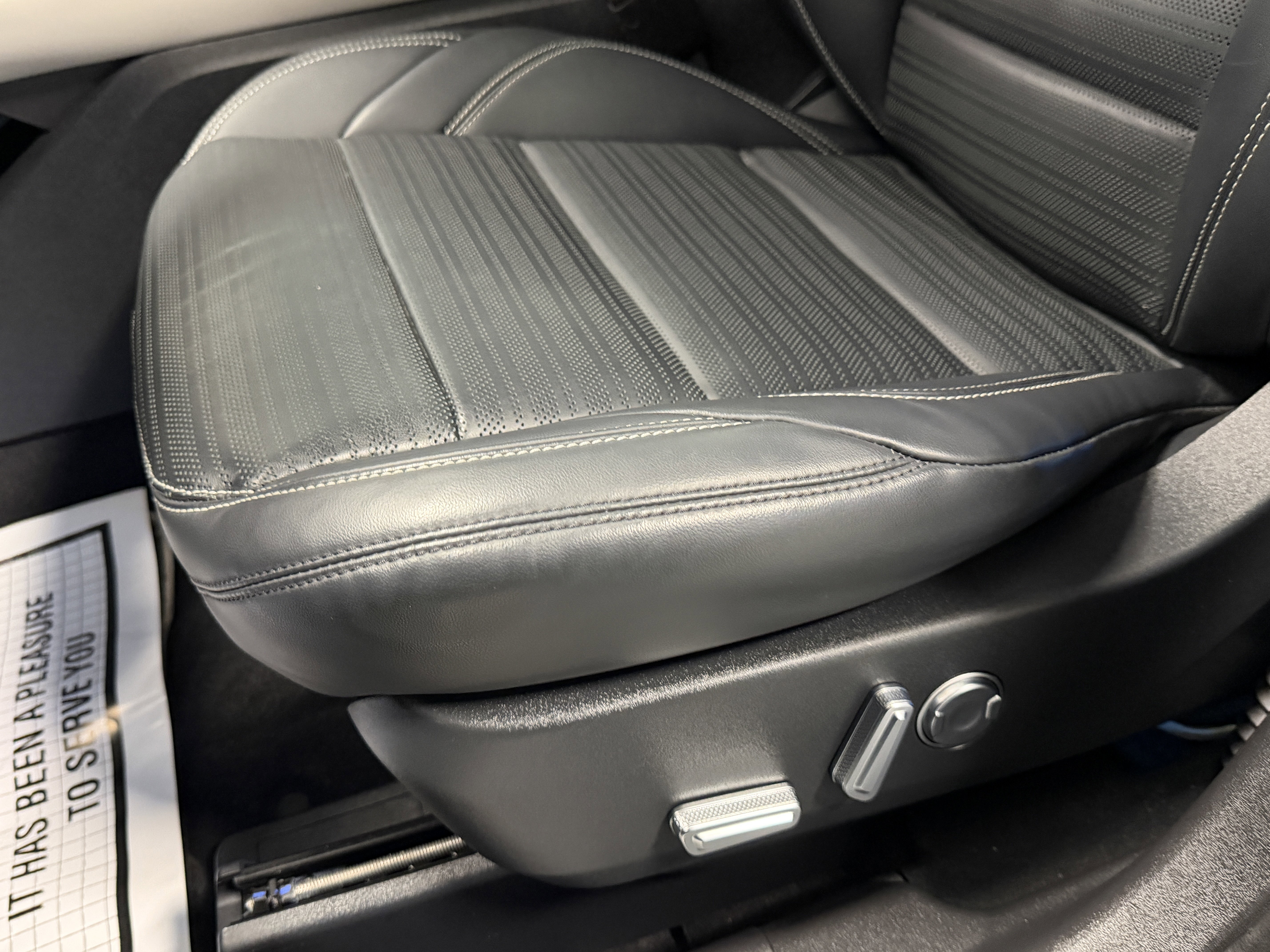 Used 2025 Lincoln Nautilus Reserve image 23