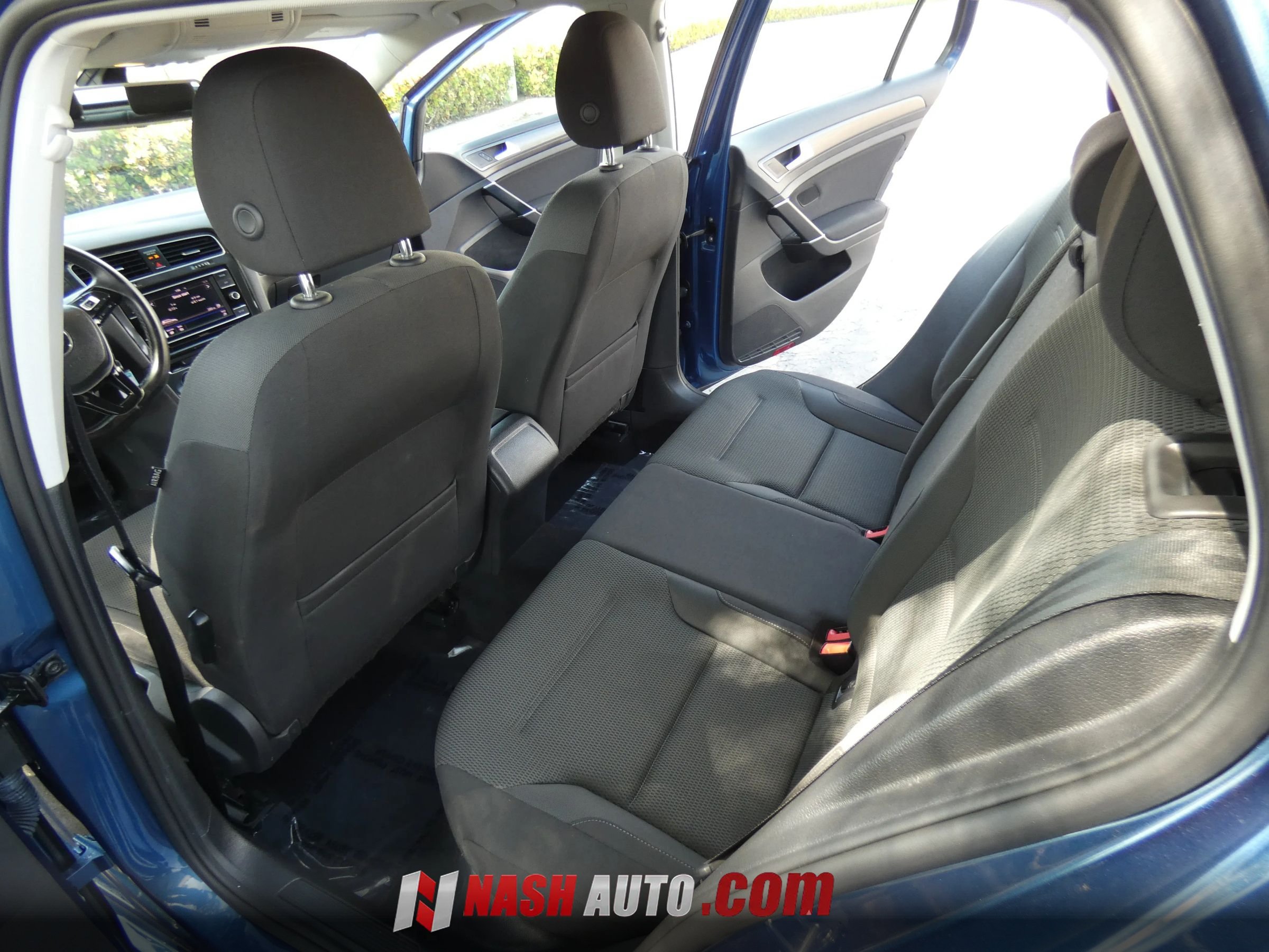 Used 2018 Volkswagen Golf S FWD image 44