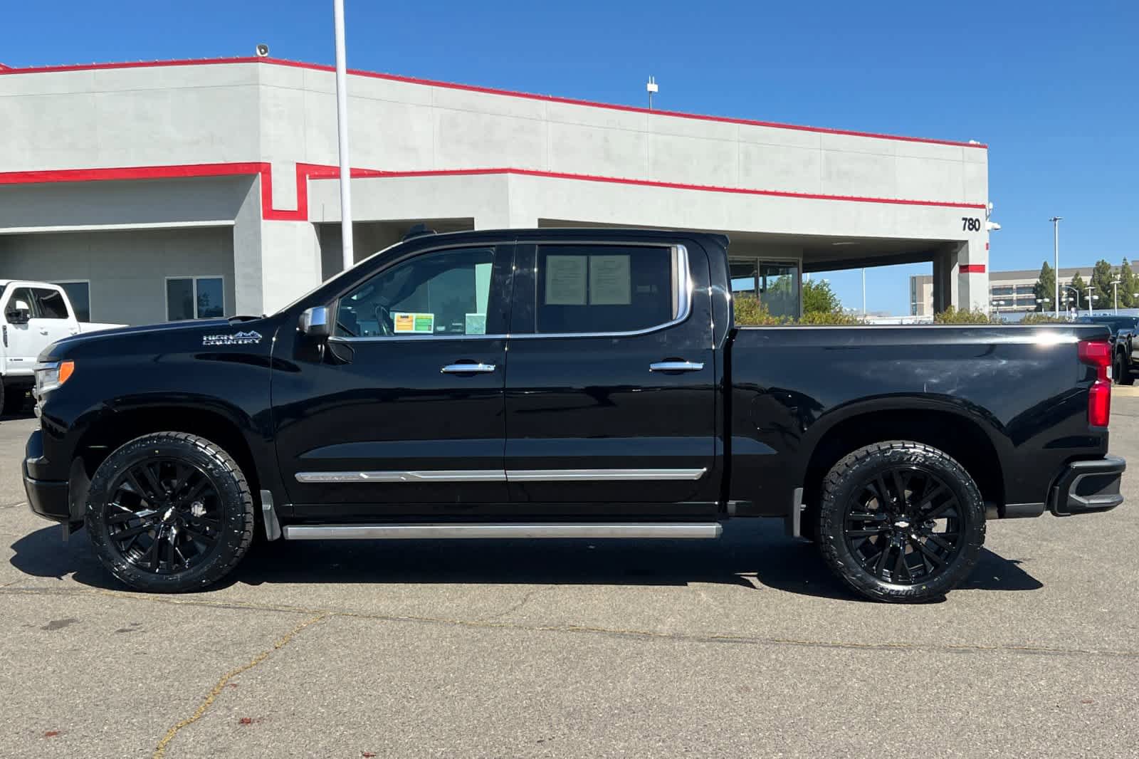 Used 2023 Chevrolet Silverado 1500 High Country w/ High Country Premium Package AWD/4WD image 9