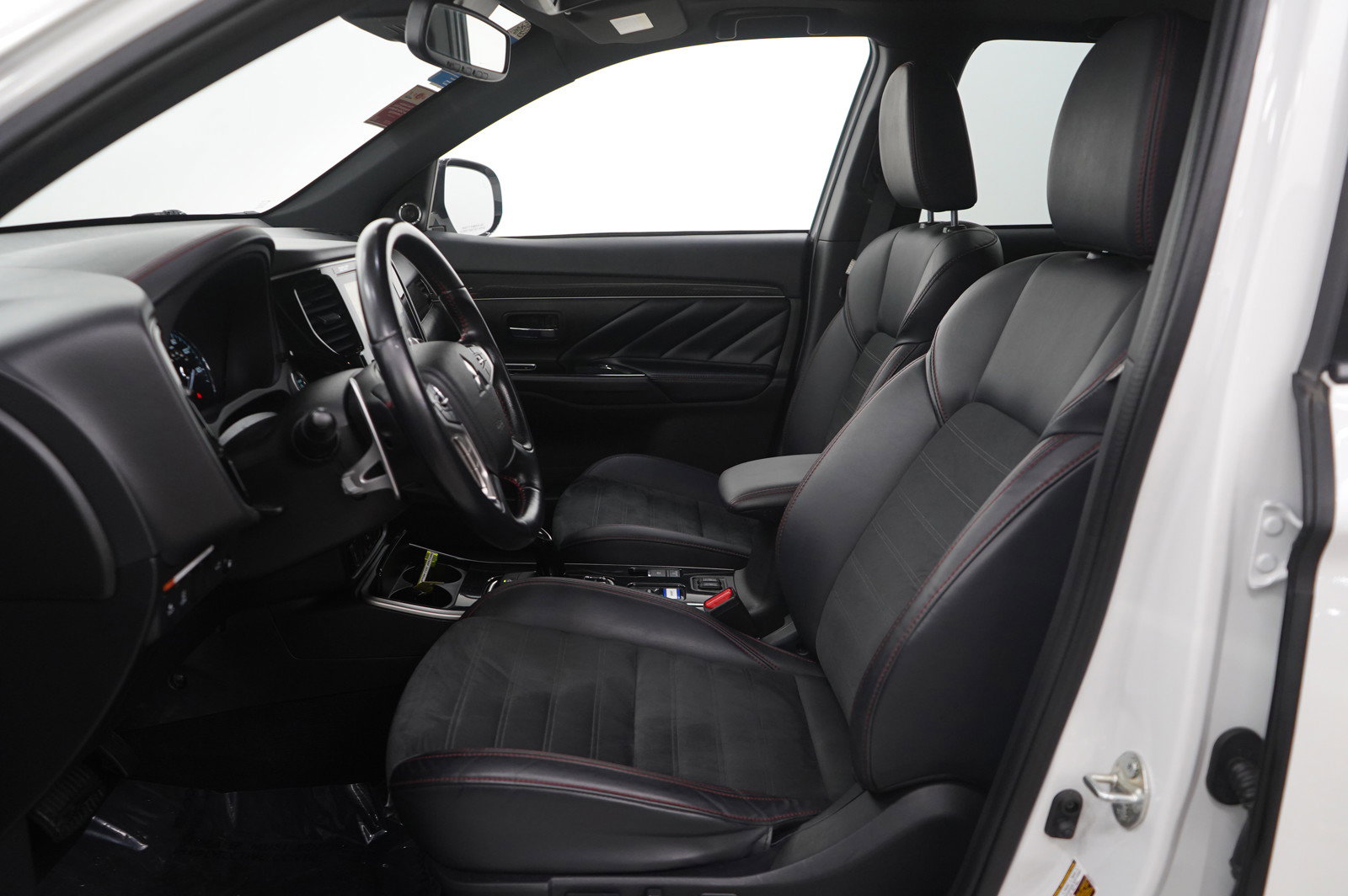 Used 2022 Mitsubishi Outlander LE image 14