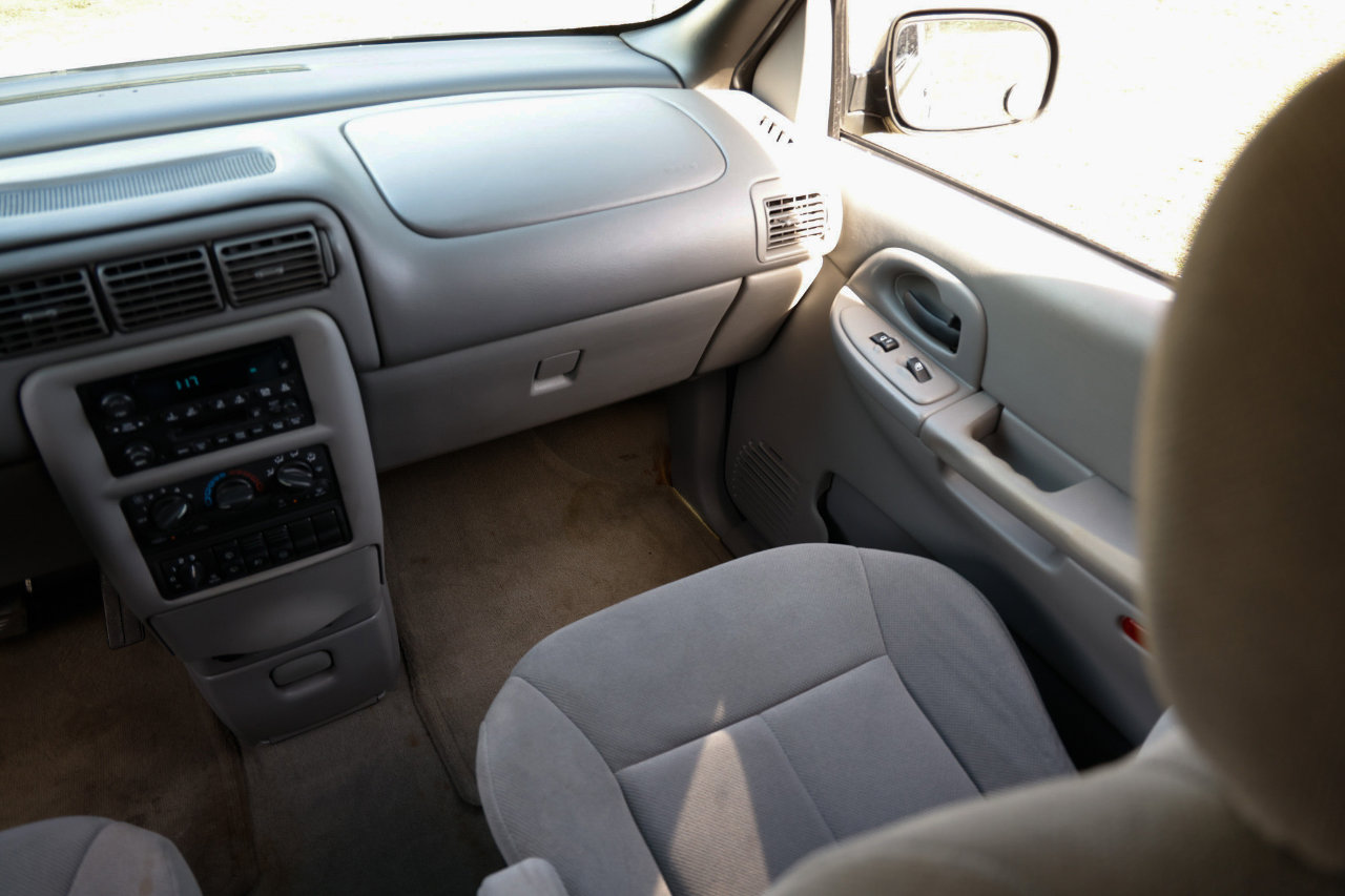 Used 2004 Oldsmobile Silhouette GL image 18