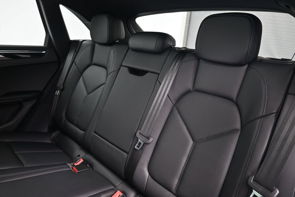 Certified 2026 Porsche Macan Turbo AWD/4WD image 6