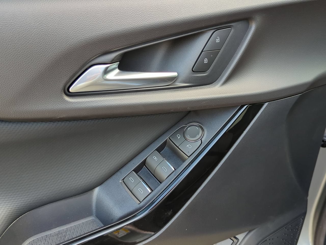 New 2027 Chevrolet Equinox RS w/ Safety and Technology Package FWD image 8