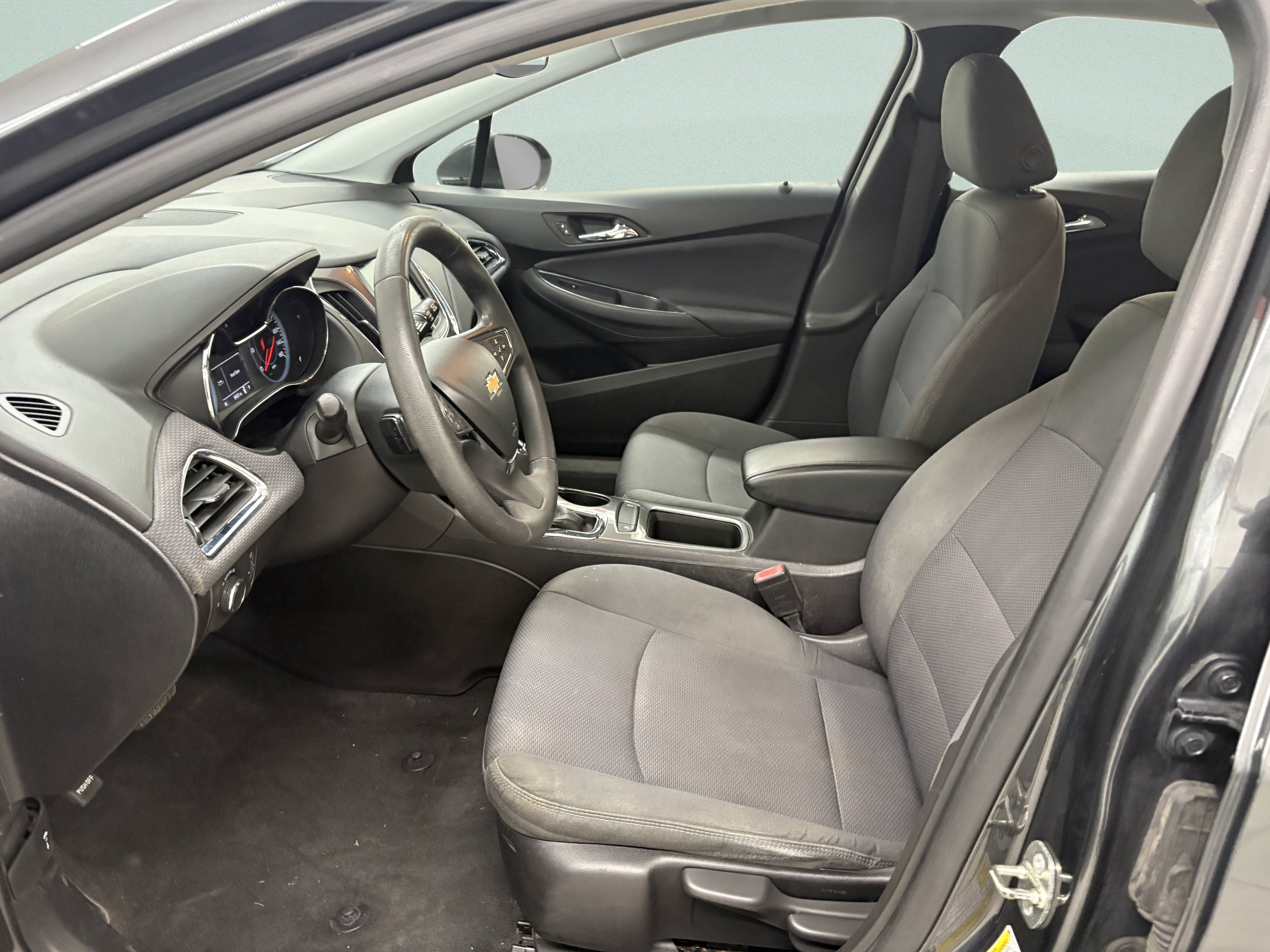 Used 2019 Chevrolet Cruze LT FWD image 10